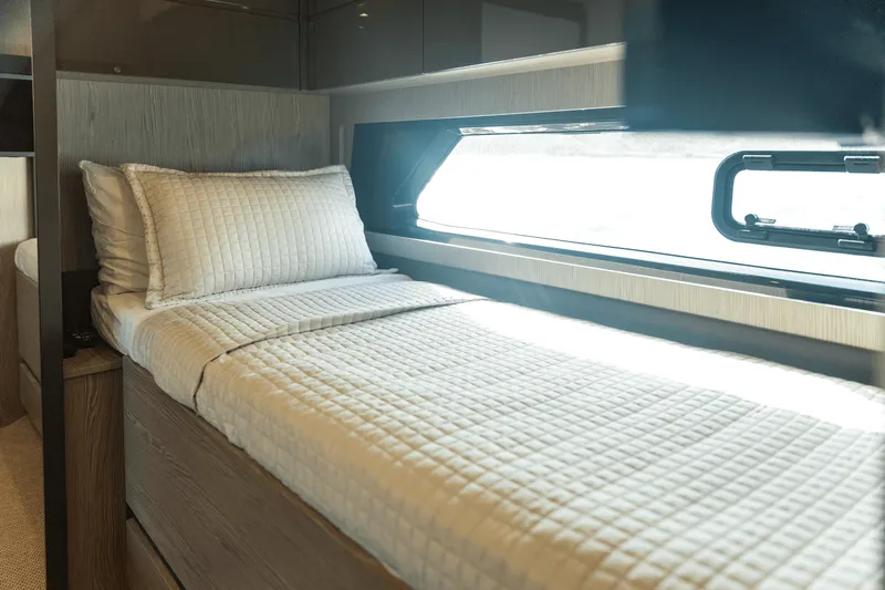 Slide: The Image of Azimut Atlantis 45 2022 - 25