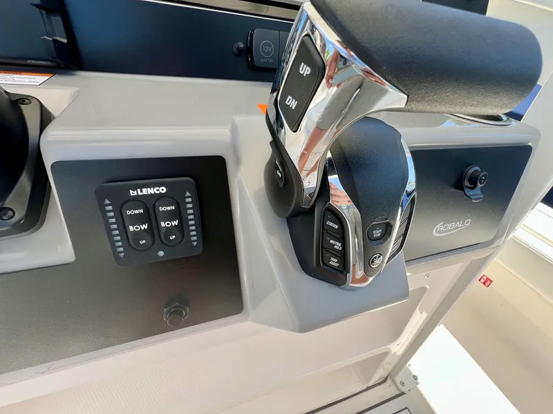 Slide: The Image of Robalo 246 Cayman 2026 - 15