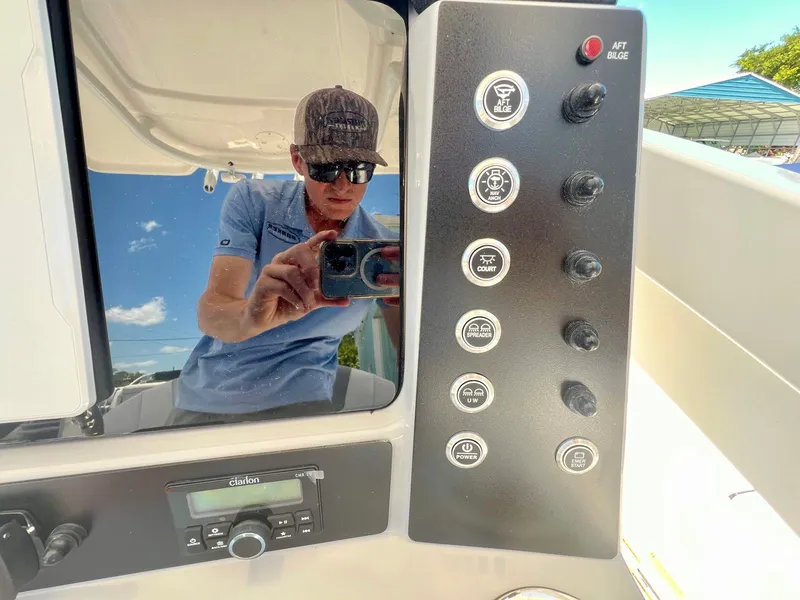 Slide: The Image of Robalo 246 Cayman 2026 - 16
