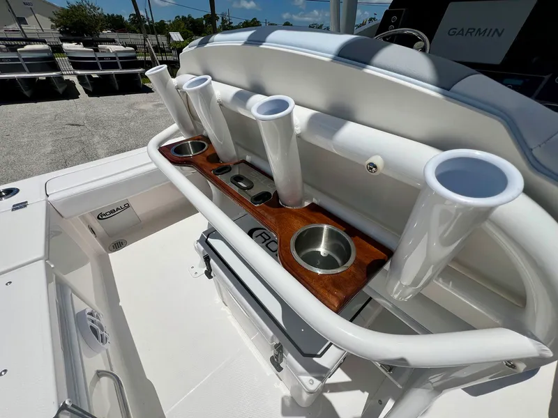 Slide: The Image of Robalo 246 Cayman 2026 - 12