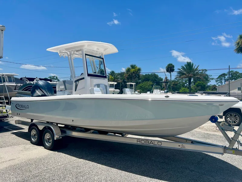 Slide: The Image of Robalo 246 Cayman 2026 - 5
