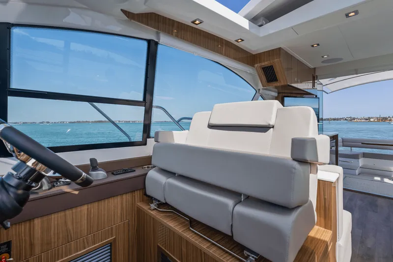 Slide: The Image of Cruisers Yachts 50 Cantius 2024 - 12