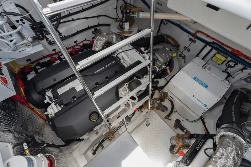 Slide: The Image of Cruisers Yachts 50 Cantius 2024 - 34