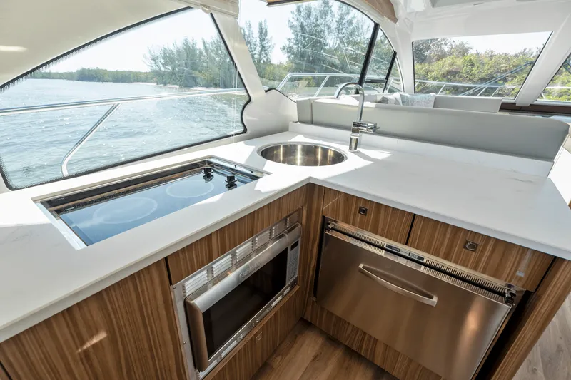 Slide: The Image of Cruisers Yachts 50 Cantius 2024 - 6