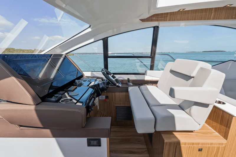 Slide: The Image of Cruisers Yachts 50 Cantius 2024 - 8