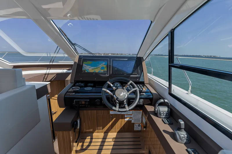 Slide: The Image of Cruisers Yachts 50 Cantius 2024 - 9