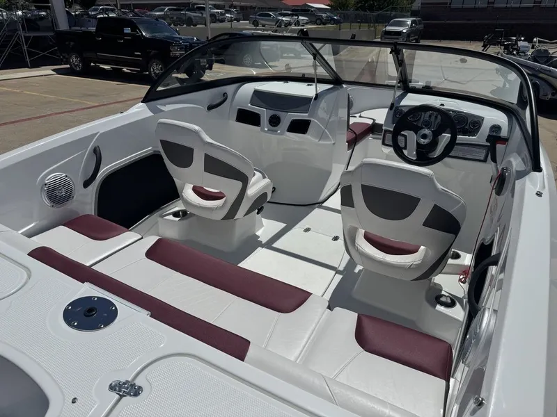 Slide: The Image of Tahoe® 185 S 2022 - 7
