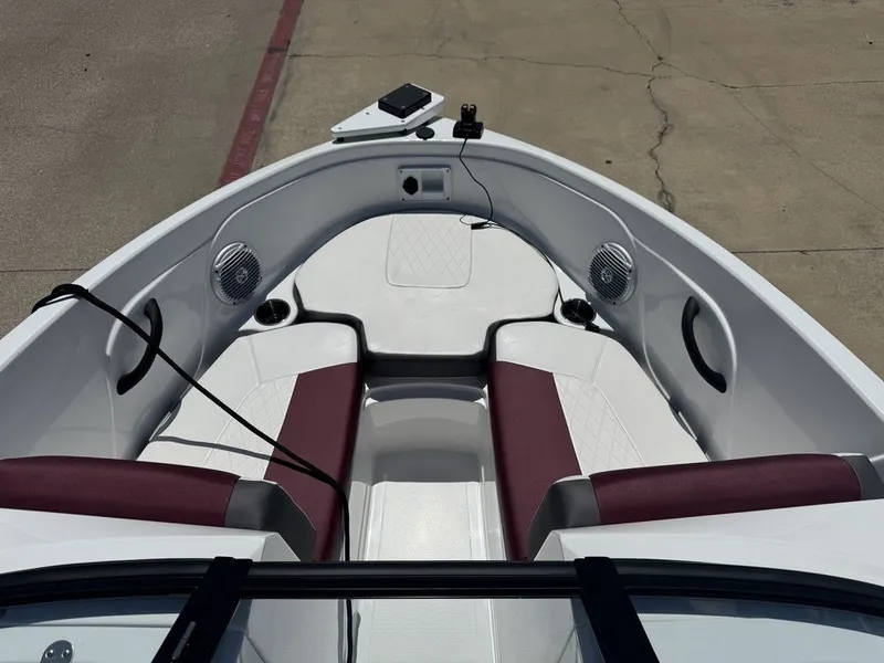 Slide: The Image of Tahoe® 185 S 2022 - 12