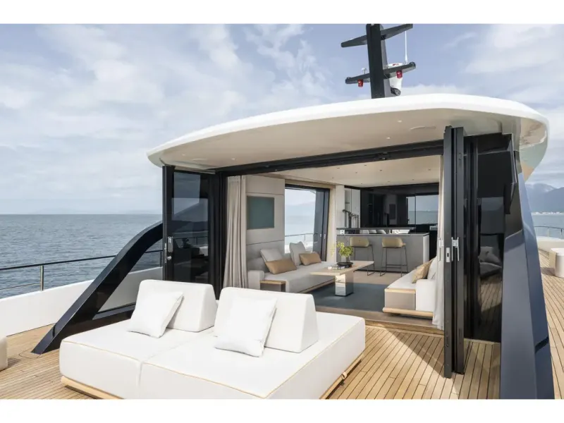Slide: The Image of Azimut GRANDE 30M 2026 - 18