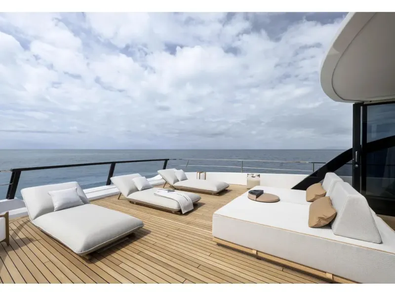 Slide: The Image of Azimut GRANDE 30M 2026 - 22
