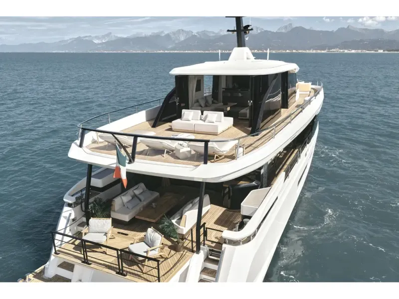Slide: The Image of Azimut GRANDE 30M 2026 - 3