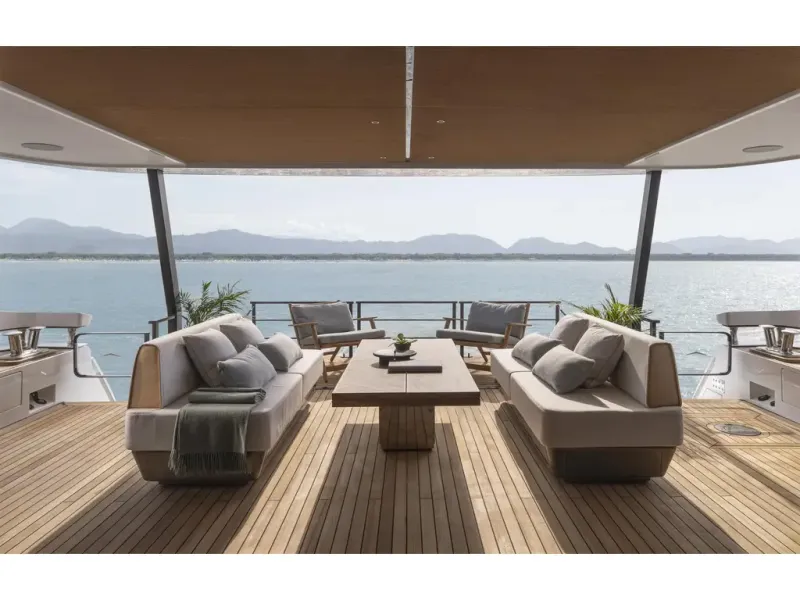 Slide: The Image of Azimut GRANDE 30M 2026 - 5