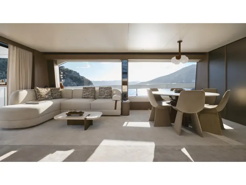 Slide: The Image of Azimut FLY 82 2026 - 10