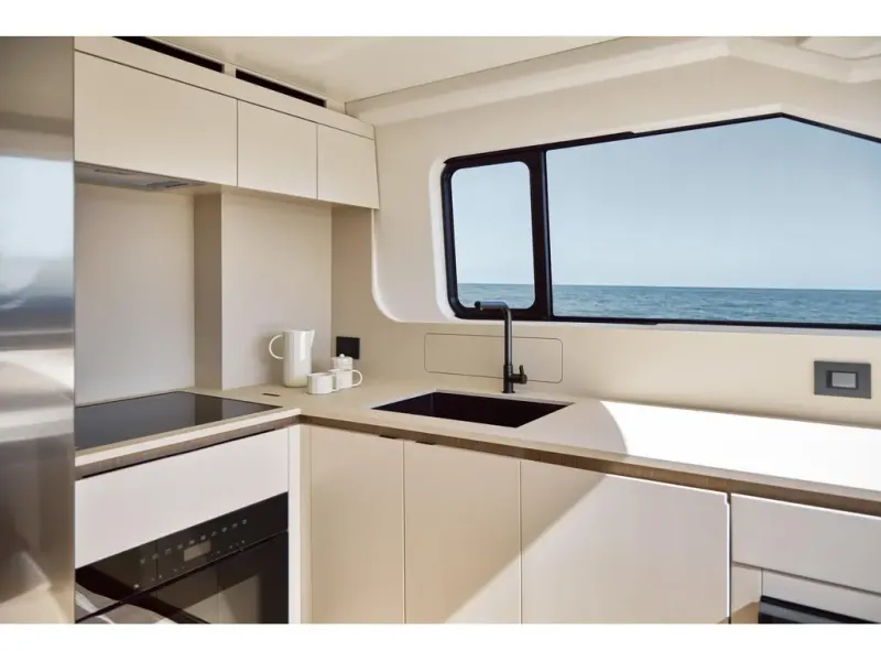 Slide: The Image of Azimut FLY 82 2026 - 11