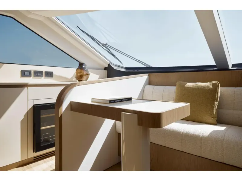 Slide: The Image of Azimut FLY 82 2026 - 12
