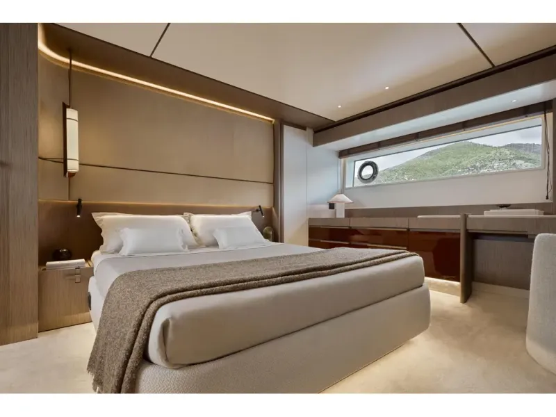 Slide: The Image of Azimut FLY 82 2026 - 14