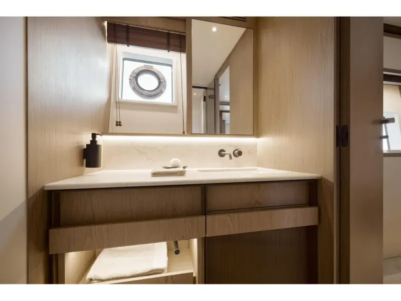 Slide: The Image of Azimut FLY 82 2026 - 17