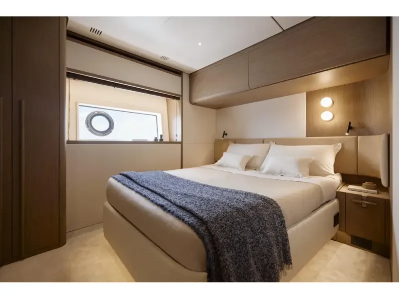 Slide: The Image of Azimut FLY 82 2026 - 19