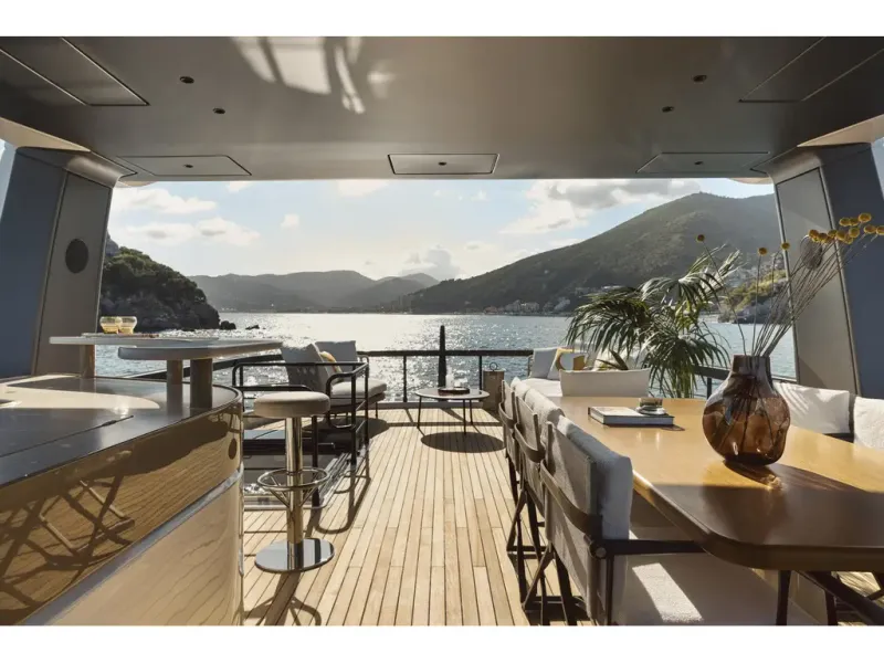 Slide: The Image of Azimut FLY 82 2026 - 20