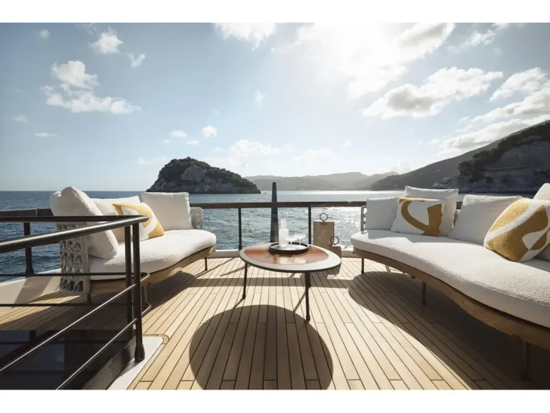 Slide: The Image of Azimut FLY 82 2026 - 21