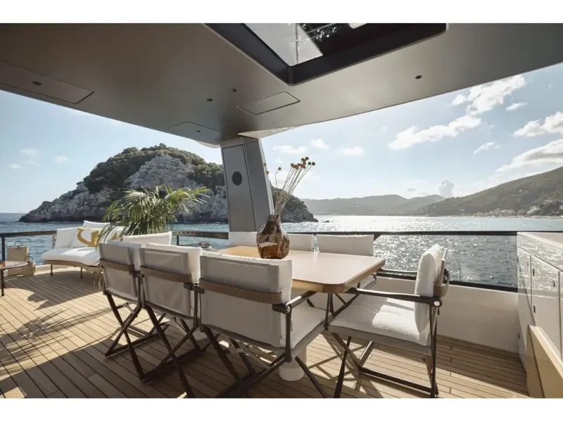 Slide: The Image of Azimut FLY 82 2026 - 22