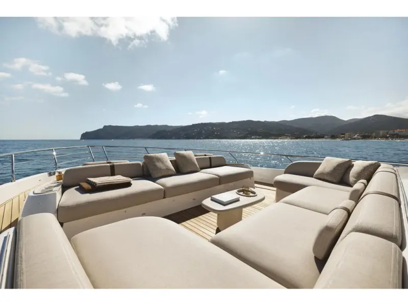 Slide: The Image of Azimut FLY 82 2026 - 26