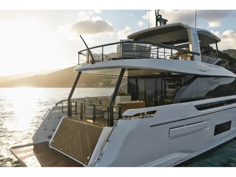 Slide: The Image of Azimut FLY 82 2026 - 3