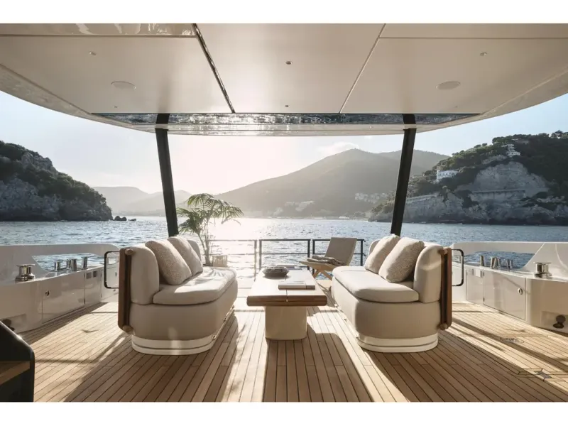 Slide: The Image of Azimut FLY 82 2026 - 6