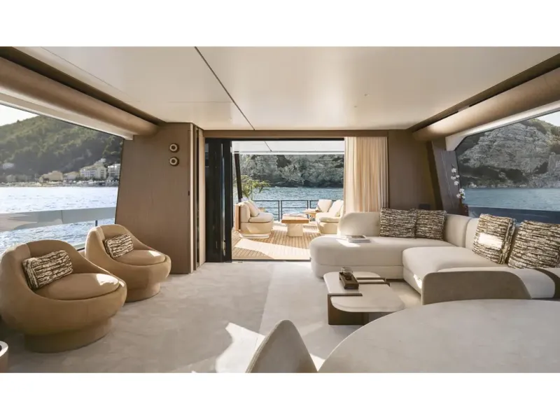 Slide: The Image of Azimut FLY 82 2026 - 9