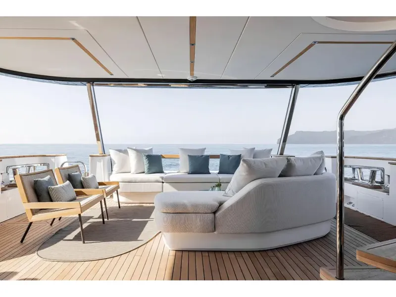 Slide: The Image of Azimut MAGELLANO 30M 2026 - 10