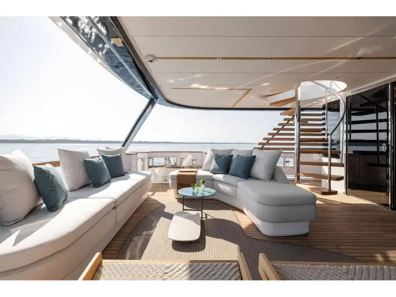 Slide: The Image of Azimut MAGELLANO 30M 2026 - 11