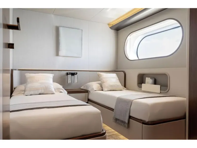 Slide: The Image of Azimut MAGELLANO 30M 2026 - 18