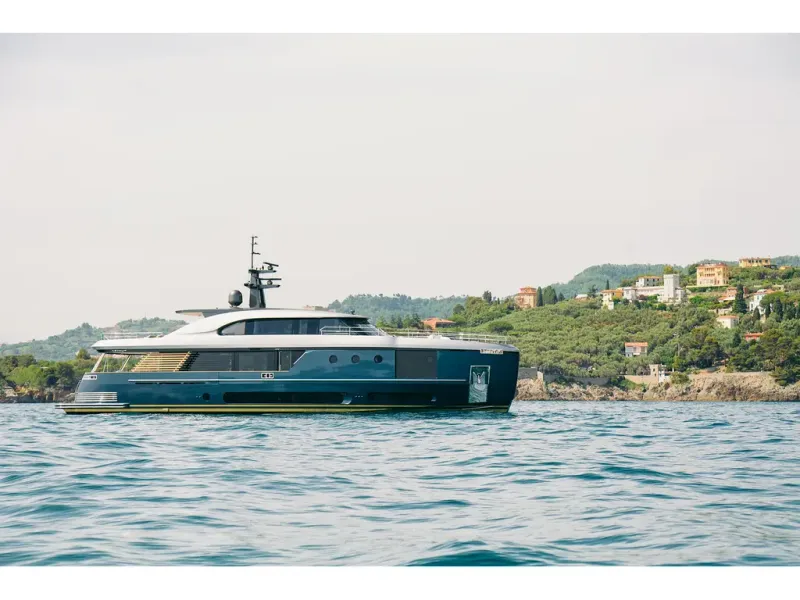 Slide: The Image of Azimut MAGELLANO 30M 2026 - 4