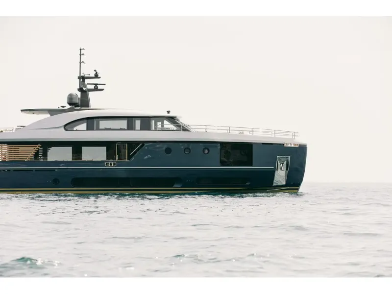 Slide: The Image of Azimut MAGELLANO 30M 2026 - 5