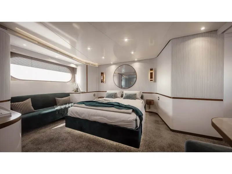 Slide: The Image of Azimut MAGELLANO 25M 2026 - 13