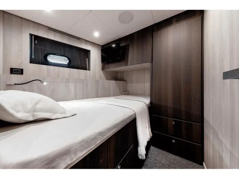 Slide: The Image of Azimut MAGELLANO 25M 2026 - 34