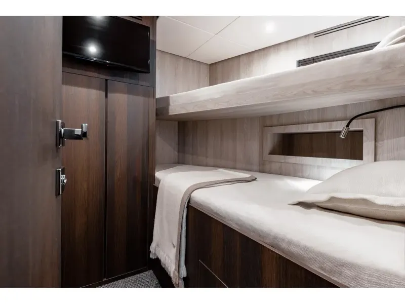 Slide: The Image of Azimut MAGELLANO 25M 2026 - 35