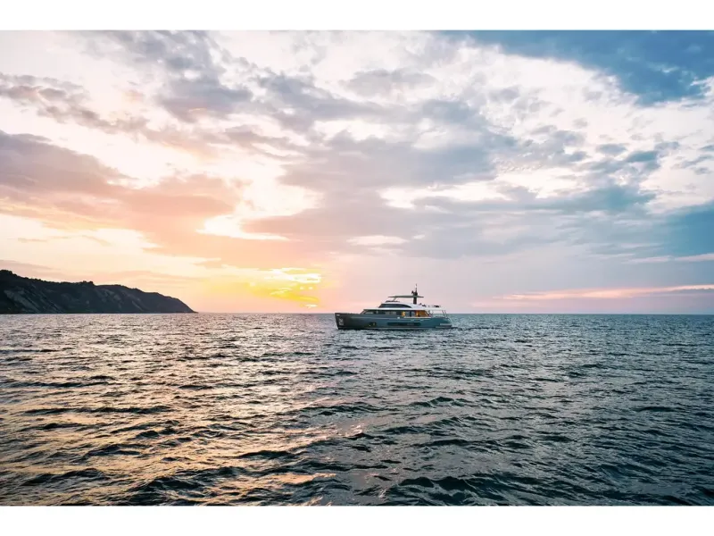 Slide: The Image of Azimut MAGELLANO 25M 2026 - 36