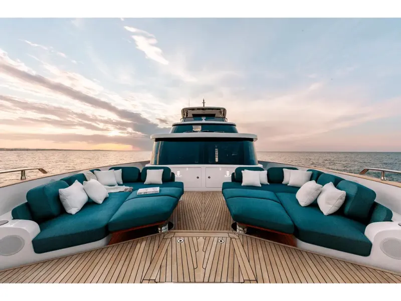 Slide: The Image of Azimut MAGELLANO 25M 2026 - 38