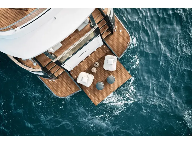 Slide: The Image of Azimut MAGELLANO 25M 2026 - 6