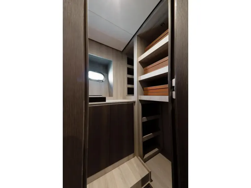 Slide: The Image of Azimut MAGELLANO 25M 2026 - 7