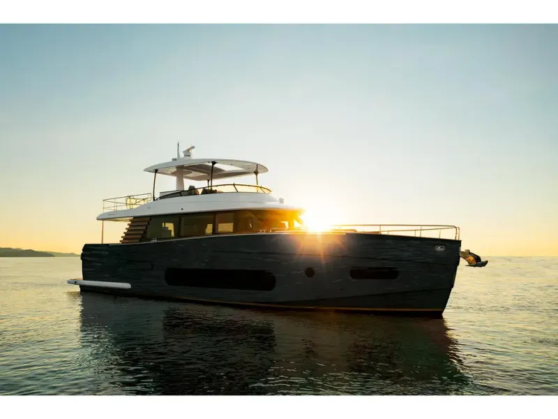 Slide: The Image of Azimut MAGELLANO 66 2026 - 3