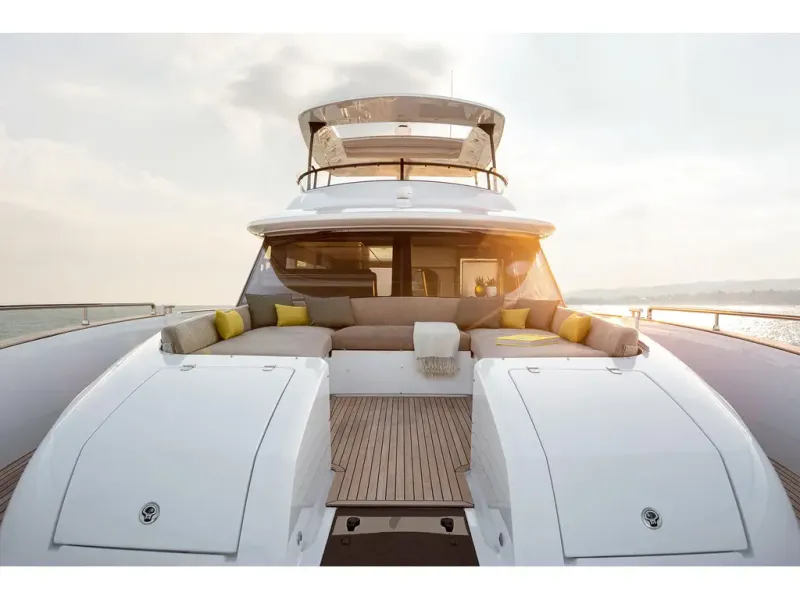 Slide: The Image of Azimut MAGELLANO 66 2026 - 33