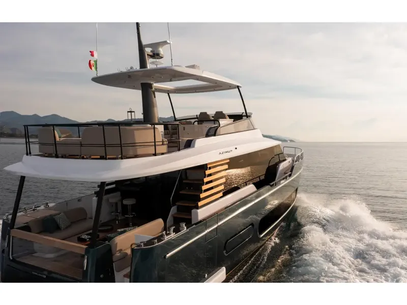 Slide: The Image of Azimut MAGELLANO 60 2026 - 10