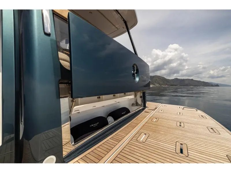 Slide: The Image of Azimut MAGELLANO 60 2026 - 12