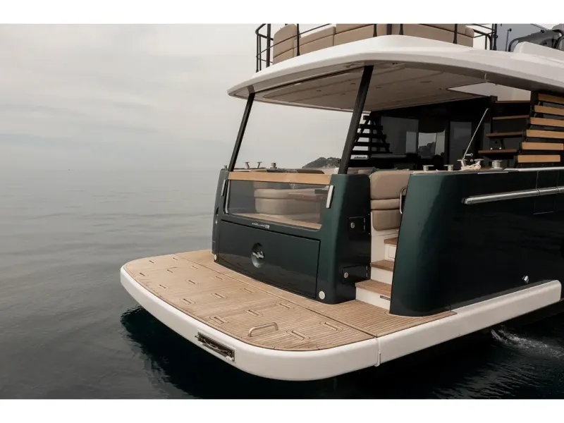 Slide: The Image of Azimut MAGELLANO 60 2026 - 13