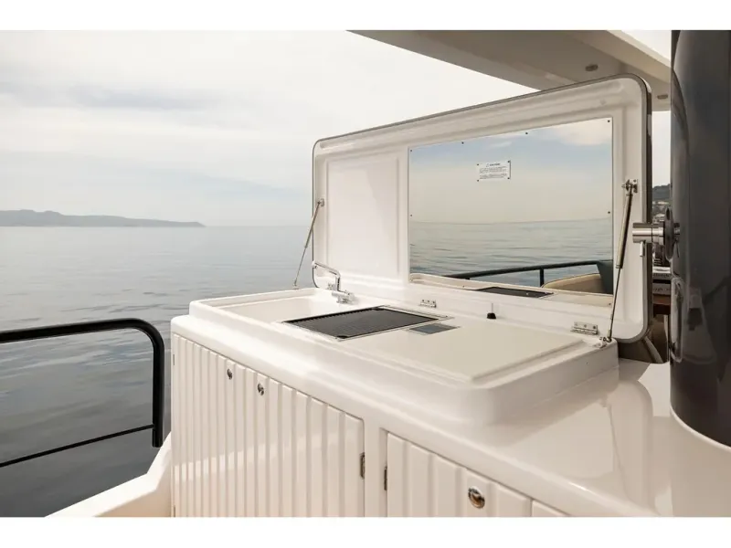 Slide: The Image of Azimut MAGELLANO 60 2026 - 14