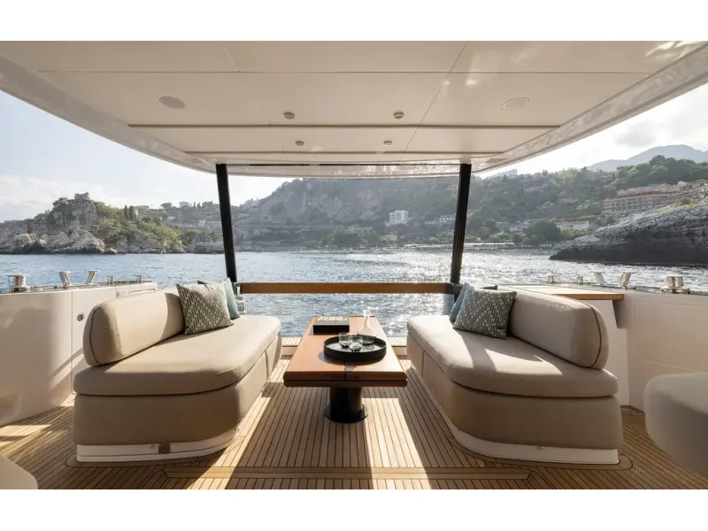 Slide: The Image of Azimut MAGELLANO 60 2026 - 15