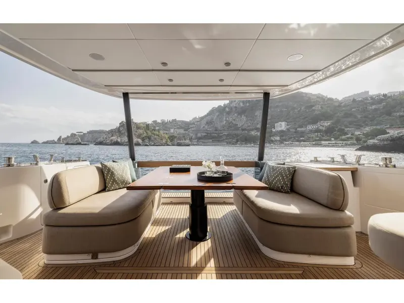 Slide: The Image of Azimut MAGELLANO 60 2026 - 16