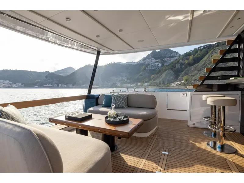 Slide: The Image of Azimut MAGELLANO 60 2026 - 17